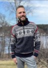 Nordlys mønstret modell Bretind - en litt tynnere ullgenser i marine- naur og rød - UTGÅENDE MODELL- thumbnail