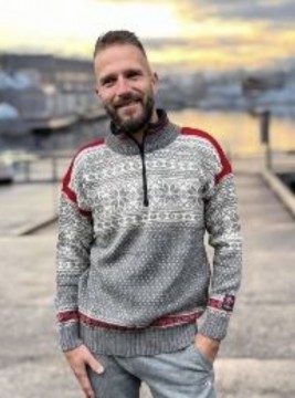 Nordlys mønstret Bretind - en litt tynnere ull genser i Grå- natur - rød  - UTGÅENDE MODELL- 